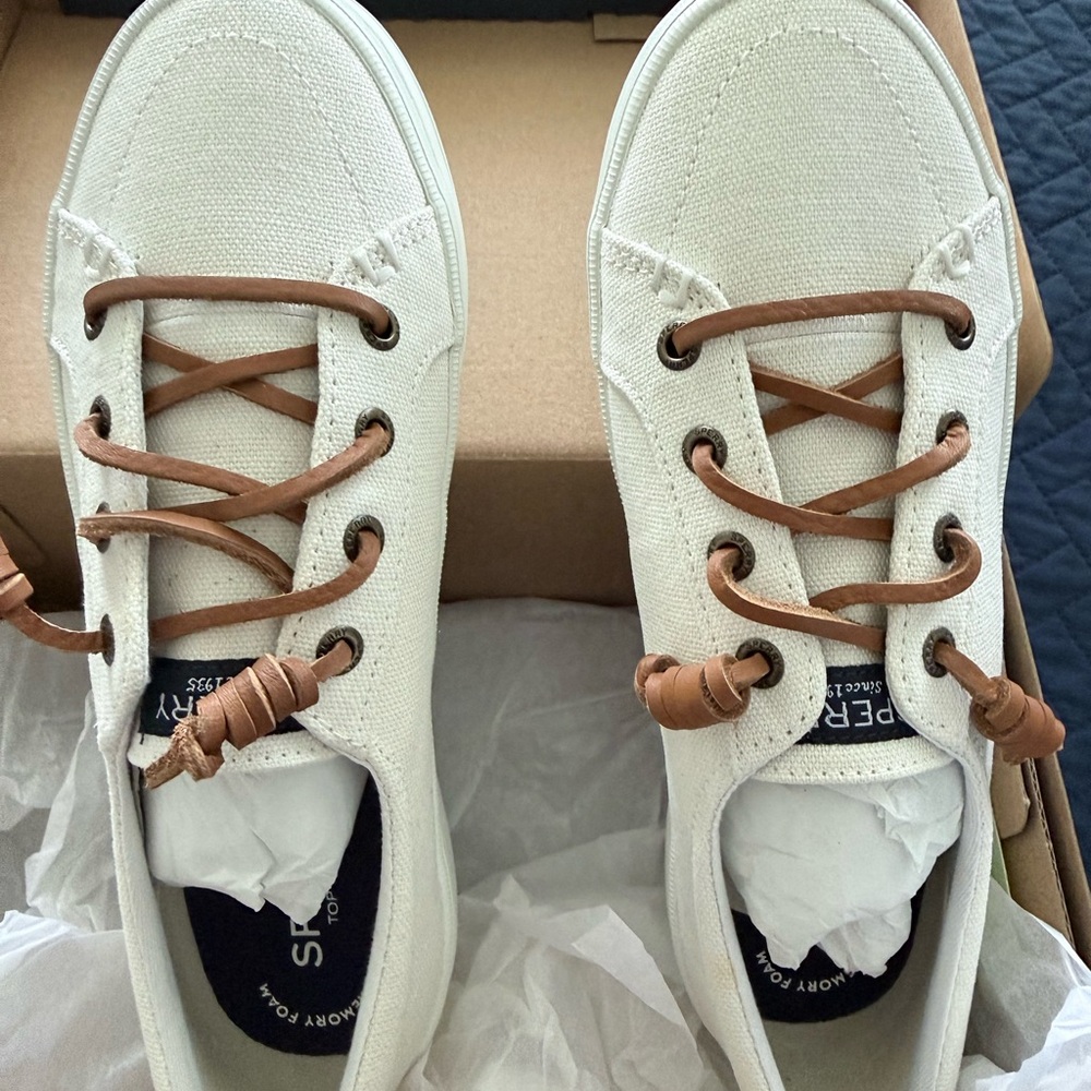 Sperry  Topside women’s size 6 White Canvas Lace-Up Sneakers with Brown Laces